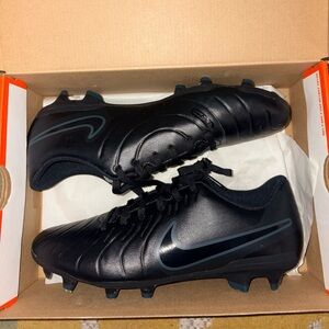 👟 Nike Legend 10 Club FG/MG Soccer Cleats Men’s - Women’s